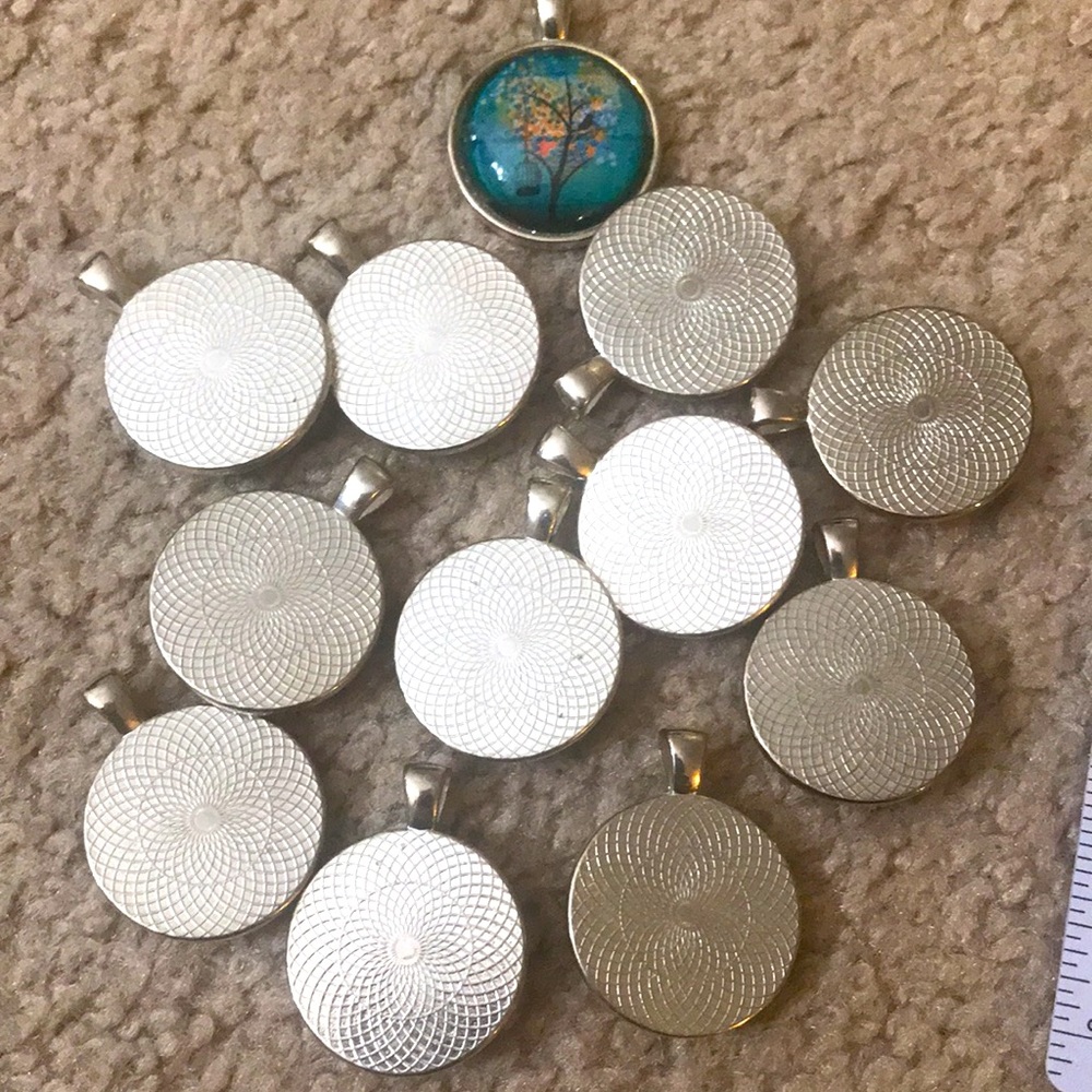12 Tree Pendants - Picture 3 of 3